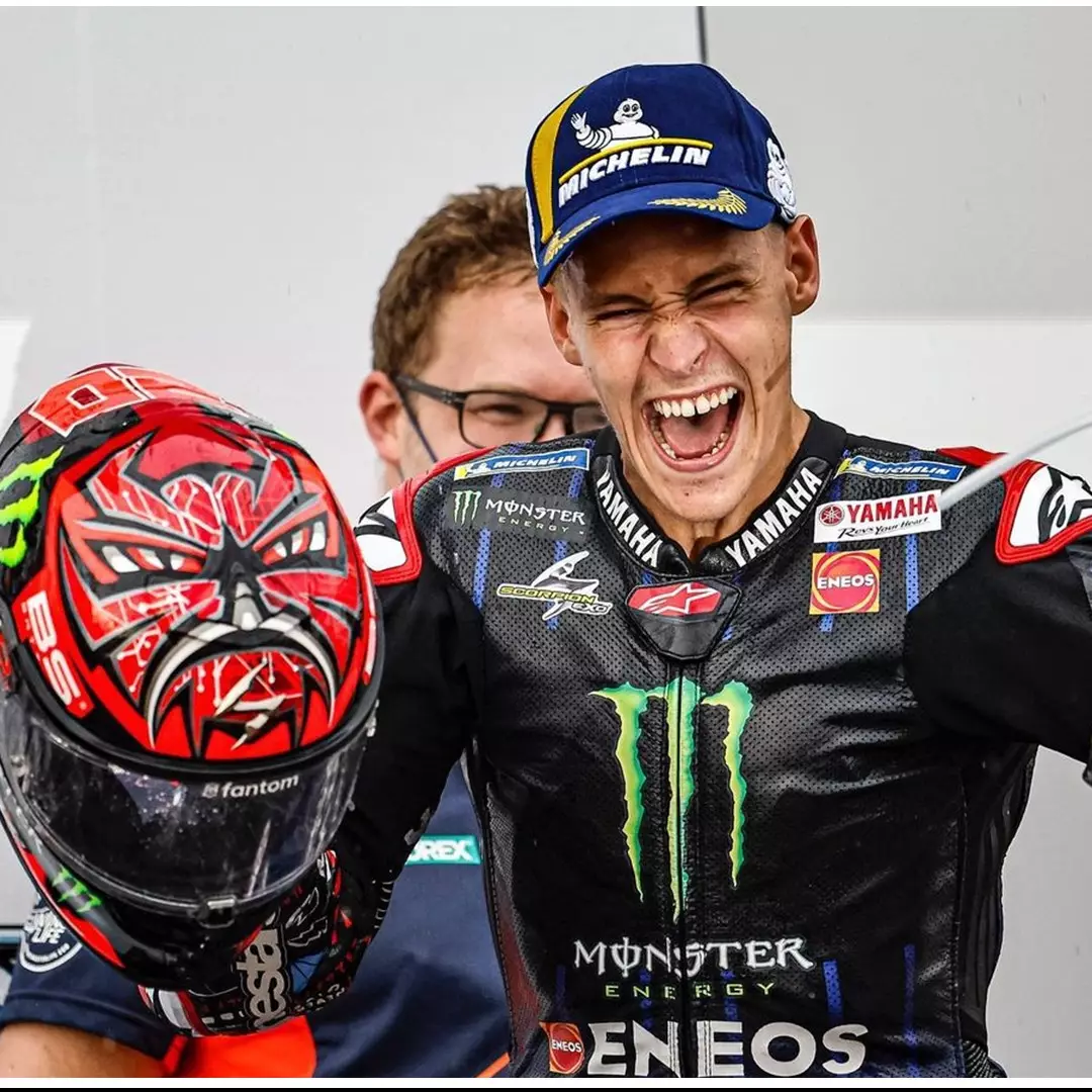 Momen Fabio Quartararo traktir anak-anak makan es krim di Lombok