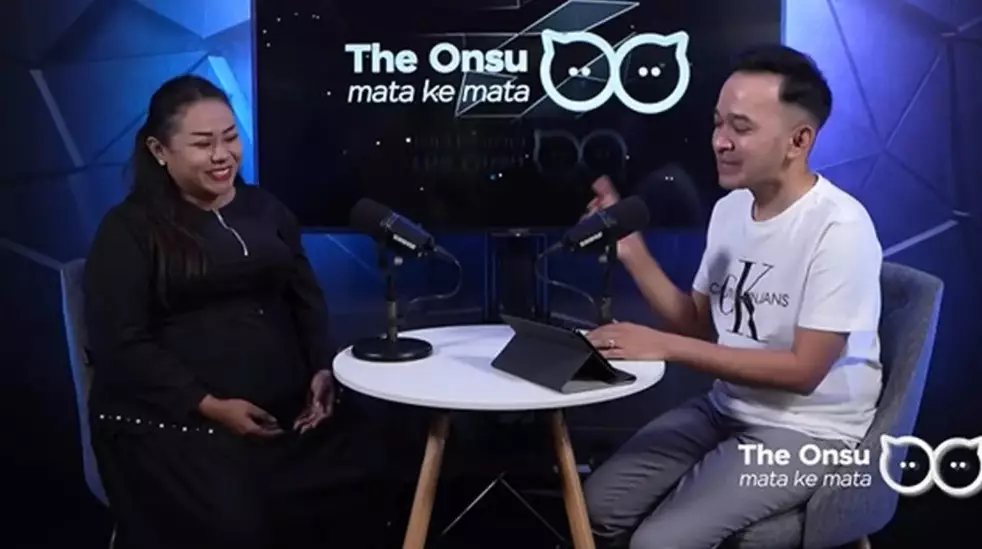 keakraban Tante Lala bareng seleb Tanah Air © berbagai sumber keakraban Tante Lala bareng seleb Tanah Air © berbagai sumber