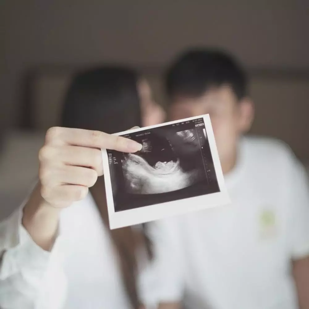 fendy chow dan stella umumkan kehamilan © instagram