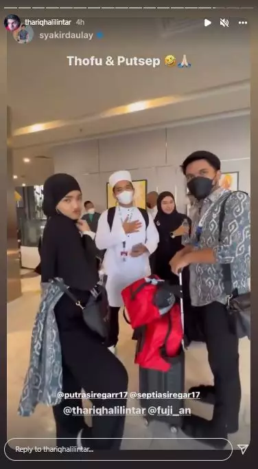 Fuji dan Thariq Halilintar berangkat umroh  berbagai sumber Fuji dan Thariq Halilintar berangkat umroh  berbagai sumber