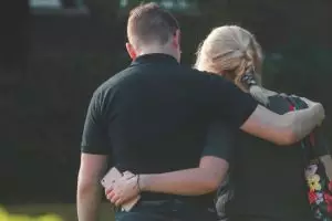 Mana tipe pelukan favoritmu? Ketahui maknanya lewat tes ini yuk