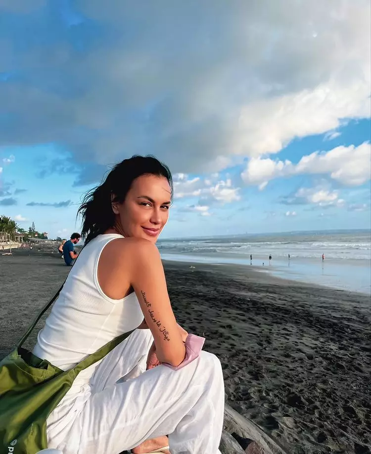 tato seleb cewek di tangan © berbagai sumber tato seleb cewek di tangan © berbagai sumber