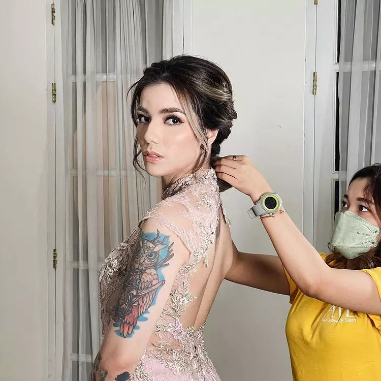 tato seleb cewek di tangan © berbagai sumber tato seleb cewek di tangan © berbagai sumber