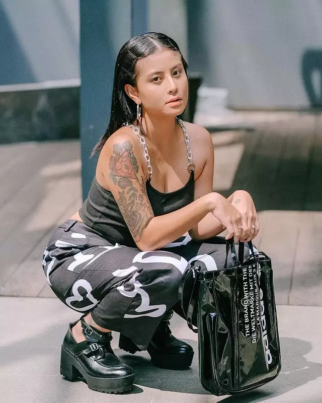 tato seleb cewek di tangan © berbagai sumber tato seleb cewek di tangan © berbagai sumber