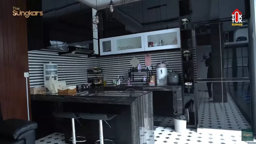 Potret rumah Nadzira Shafa © YouTube Potret rumah Nadzira Shafa © YouTube