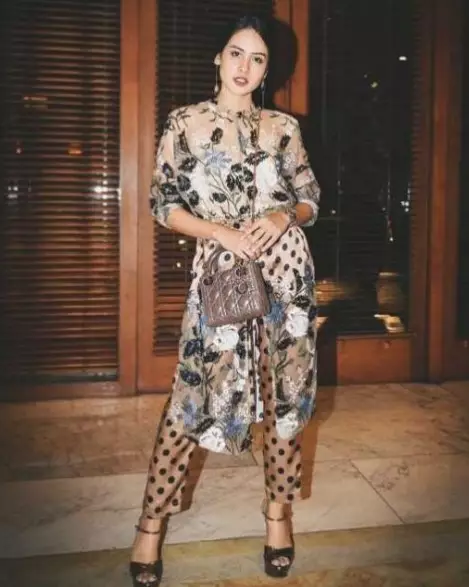 Gaya kondangan Maudy Ayunda © Instagram Gaya kondangan Maudy Ayunda © Instagram