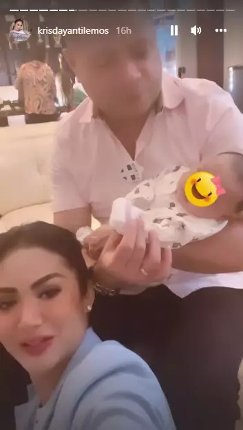 Momen Raul Lemos jenguk anak Aurel © Instagram