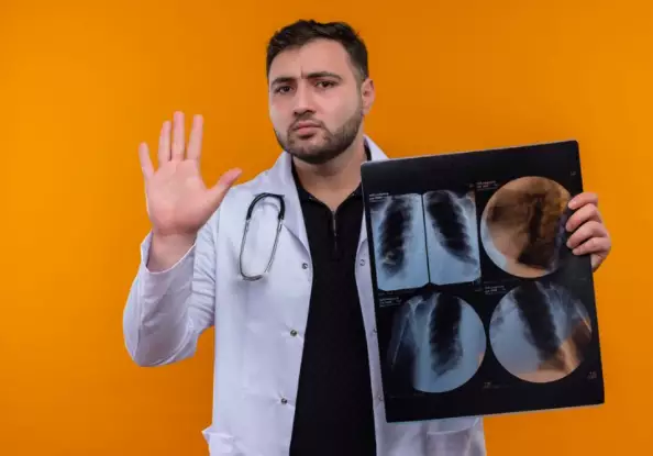 Pneumonia adalah infeksi peradangan  © 2022 berbagai sumber  Pneumonia adalah infeksi peradangan  © 2022 berbagai sumber