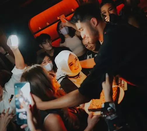 Momen mesra Wulan Guritno dan Sabda Ahessa © Instagram