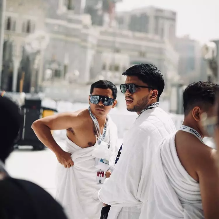 umrah Putra Siregar bareng seleb © berbagai sumber