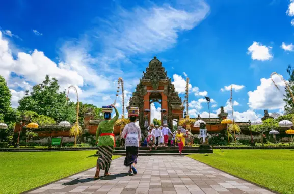 Budaya adalah adat istiadat © 2022 berbagai sumber  Budaya adalah adat istiadat © 2022 berbagai sumber