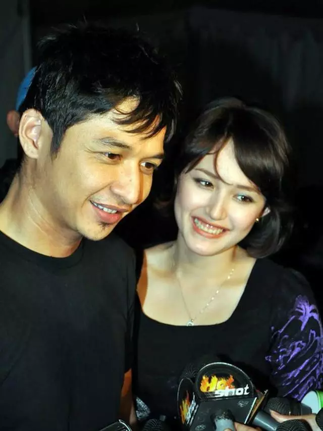 Transformasi Adelia Wilhelmina Berbagai sumber