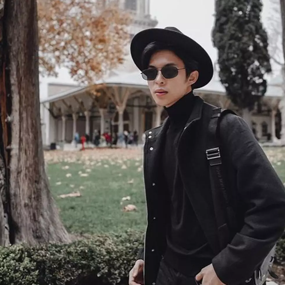 5 Perawatan wajah ala Rey Mbayang, pakai RF Sineson