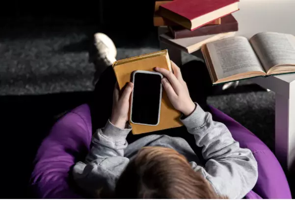 Gurindam adalah © 2022 berbagai sumber Gurindam adalah © 2022 berbagai sumber