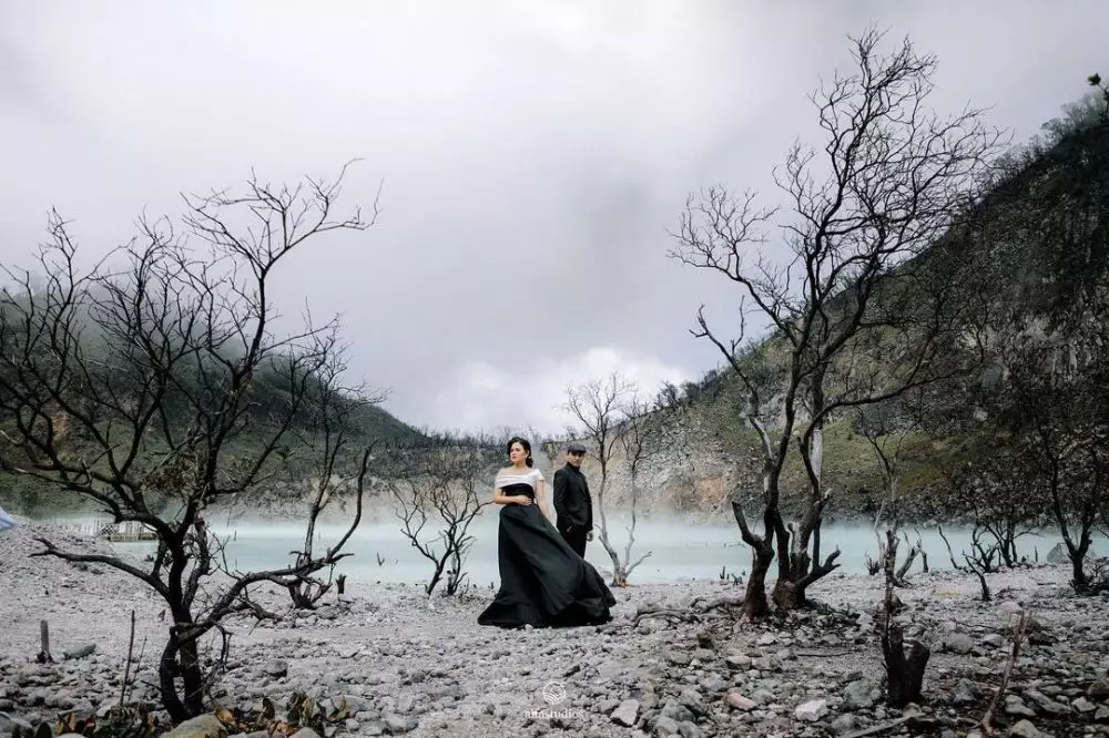 Gaya prewedding Masayu Clara berbagai tema © Instagram Gaya prewedding Masayu Clara berbagai tema © Instagram