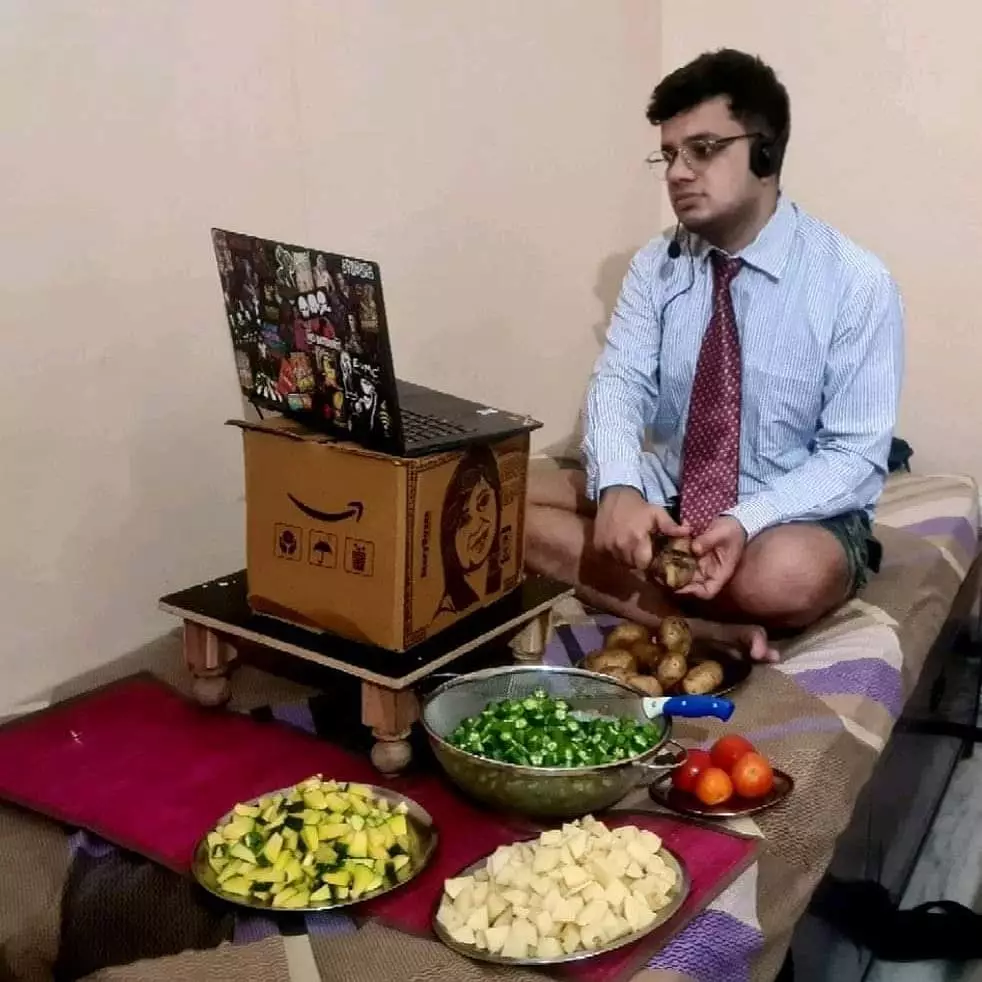 cowok multitasking © berbagai sumber