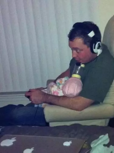 cowok multitasking © berbagai sumber