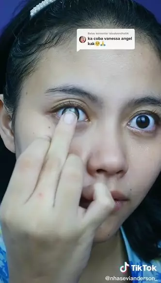 Transformasi makeup wanita dandan jadi Vanessa Angel © TikTok
