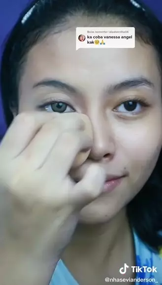 Transformasi makeup wanita dandan jadi Vanessa Angel © TikTok