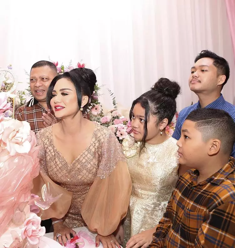 momen ulang tahun Krisdayanti ke-47 © berbagai sumber momen ulang tahun Krisdayanti ke-47 © berbagai sumber