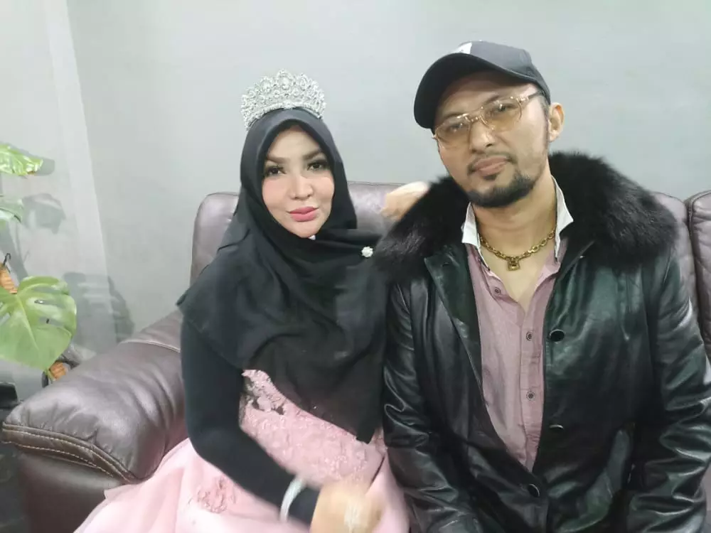 potret mesra roro fitria dan andri irwan © berbagai sumber potret mesra roro fitria dan andri irwan © berbagai sumber