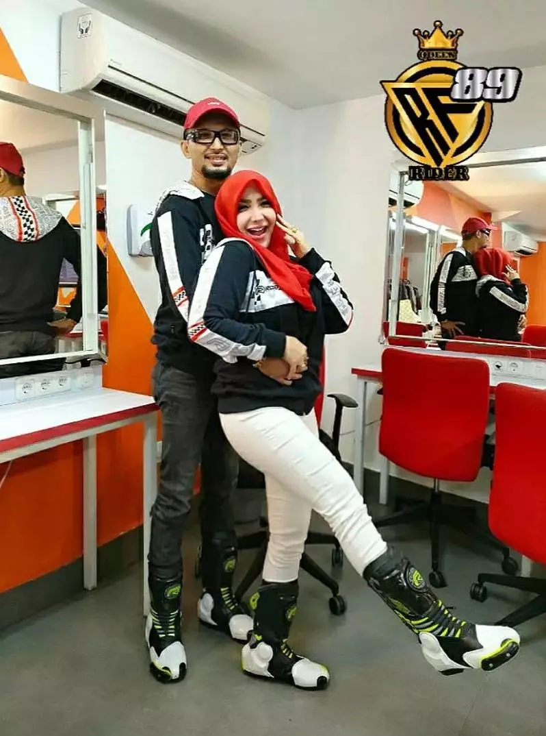 potret mesra roro fitria dan andri irwan © berbagai sumber potret mesra roro fitria dan andri irwan © berbagai sumber
