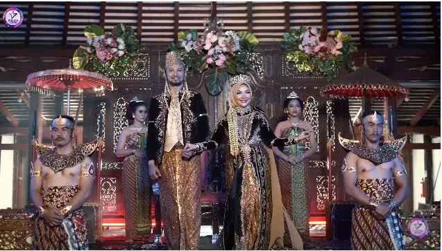 potret mesra roro fitria dan andri irwan © berbagai sumber potret mesra roro fitria dan andri irwan © berbagai sumber