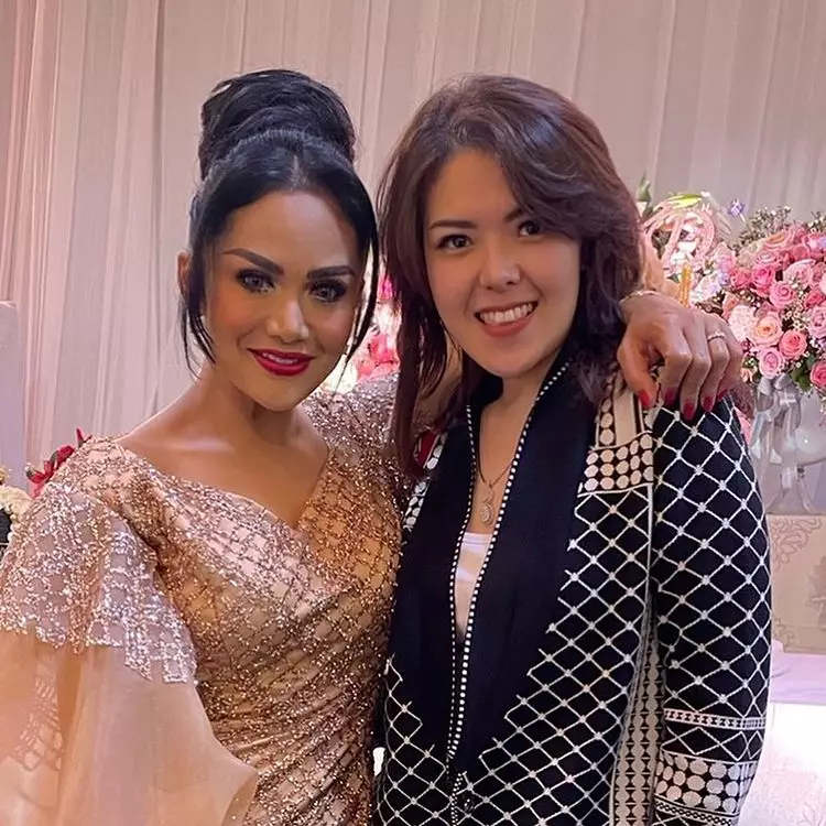 Gaya seleb di ulang tahun Krisdayanti  © berbagai sumber