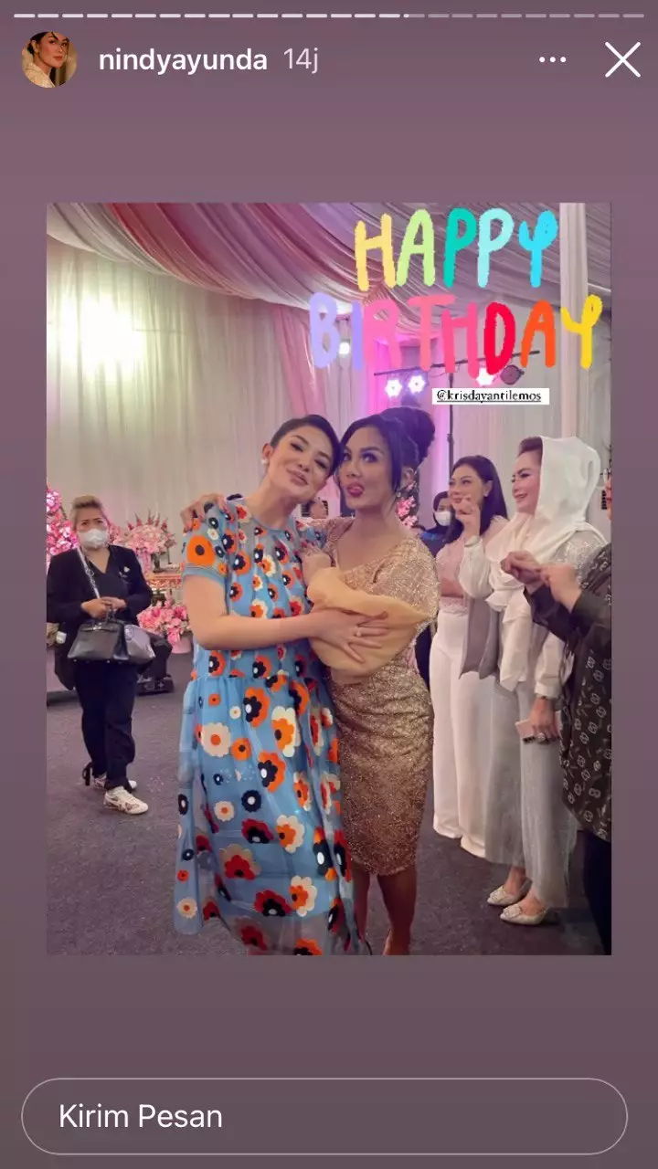 Gaya seleb di ulang tahun Krisdayanti  © berbagai sumber