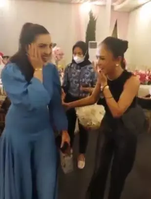 Gaya seleb di ulang tahun Krisdayanti  © berbagai sumber