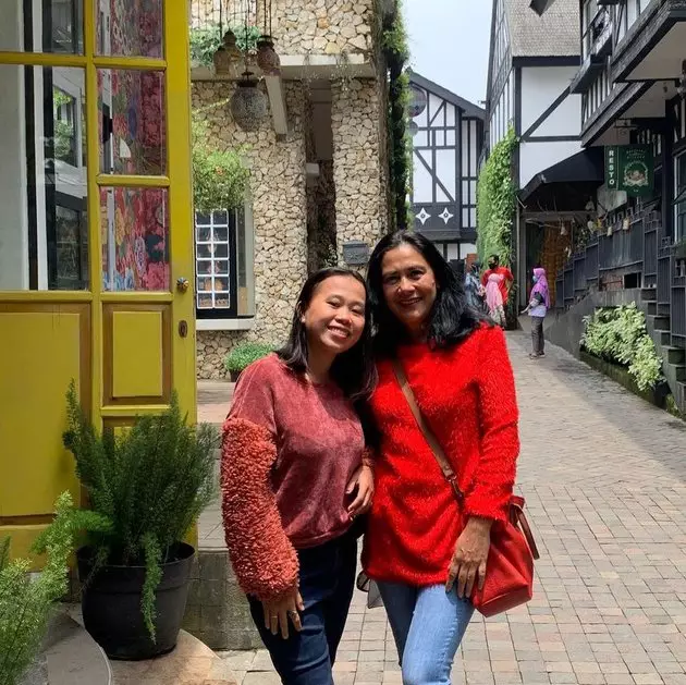 potret kedekatan Lydia Kandou & menantu perempuannya © Instagram potret kedekatan Lydia Kandou & menantu perempuannya © Instagram