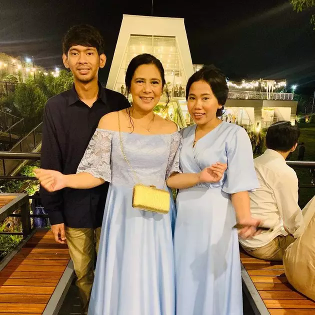 potret kedekatan Lydia Kandou & menantu perempuannya © Instagram potret kedekatan Lydia Kandou & menantu perempuannya © Instagram