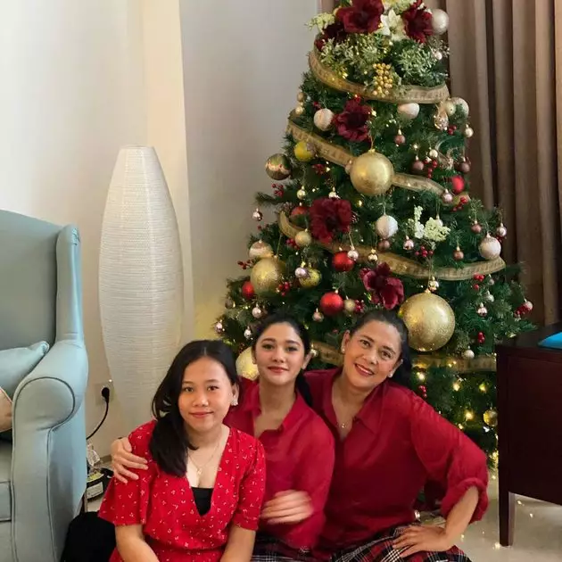 potret kedekatan Lydia Kandou & menantu perempuannya © Instagram potret kedekatan Lydia Kandou & menantu perempuannya © Instagram