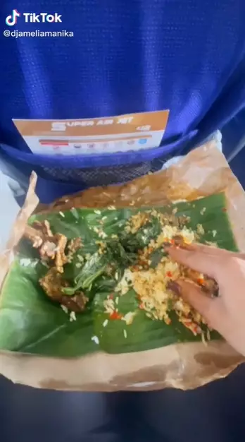 makan nasi padang selama penerbangan TikTok