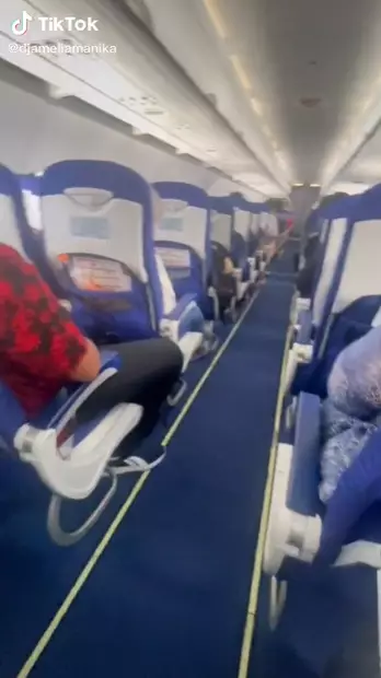 makan nasi padang selama penerbangan TikTok