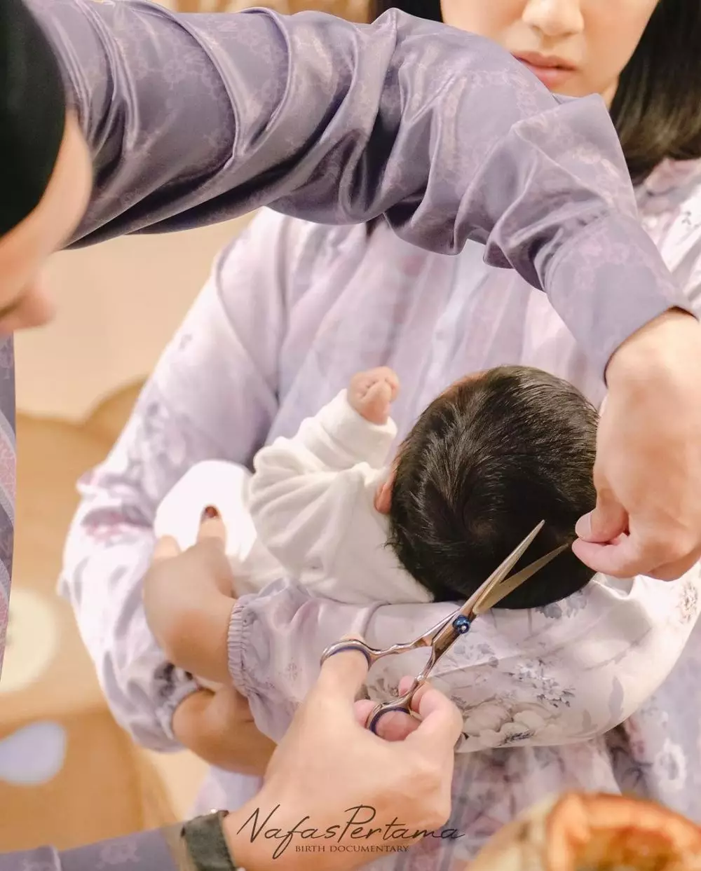 Momen akikah anak kedua artis FTV Fita Anggriani © Instagram