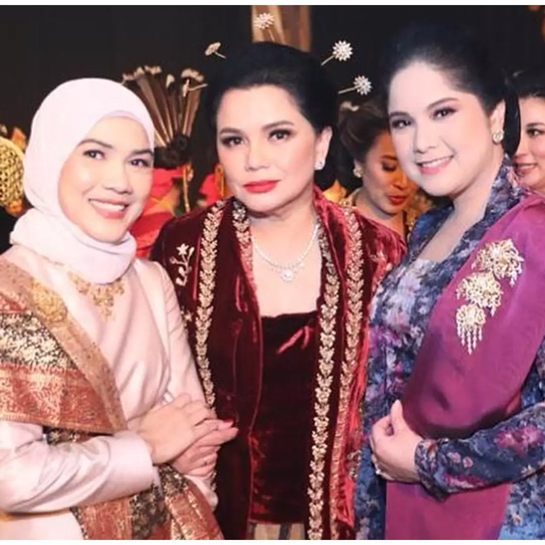 9 Pesona Annisa Pohan hadiri acara istri menteri, anggun berkebaya