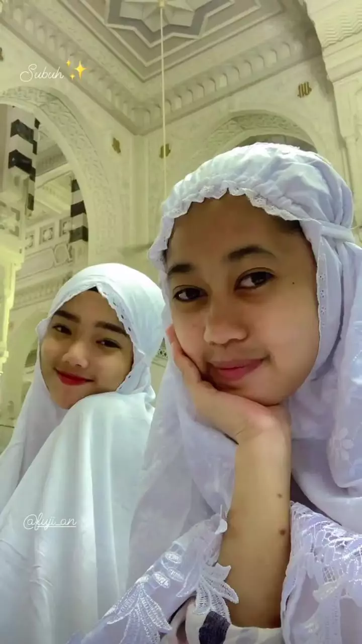 kebersamaan fuji dan baby sitter gala © berbagai sumber