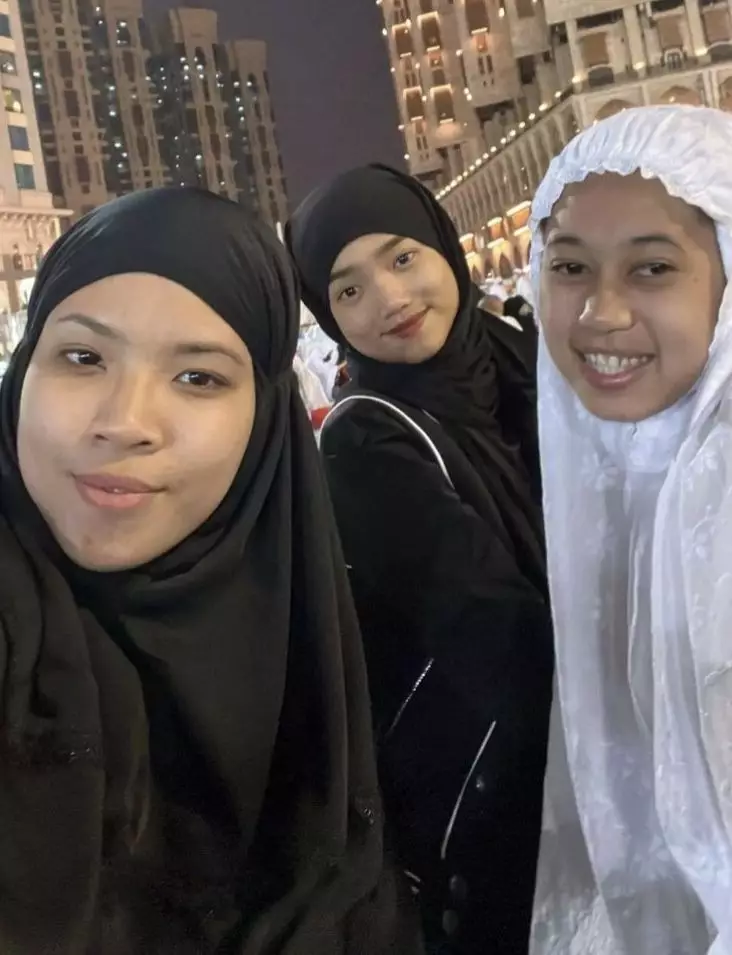 kebersamaan fuji dan baby sitter gala © berbagai sumber