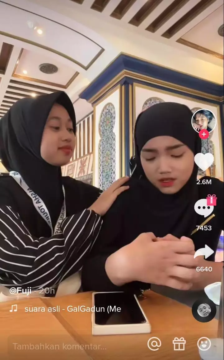 kebersamaan fuji dan baby sitter gala © berbagai sumber