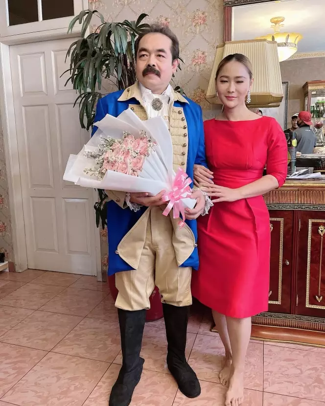 Gaya Adam Suseno cosplay berbagai karakter © Instagram