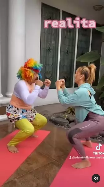 Gaya Adam Suseno cosplay berbagai karakter © Instagram