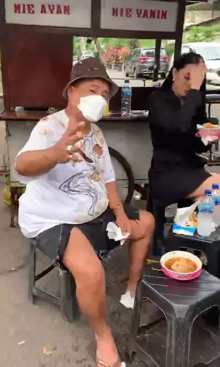 penampilan Hotman Paris saat jadi pemulung Instagram