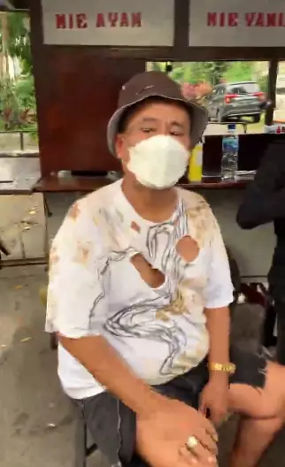 penampilan Hotman Paris saat jadi pemulung Instagram