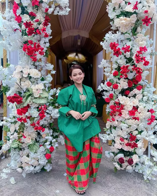 Putri D'Academy kenakan busana adat © Instagram/@da4_putri03