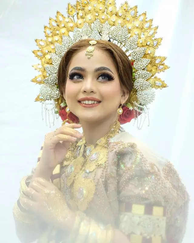 Putri D'Academy kenakan busana adat © Instagram/@da4_putri03