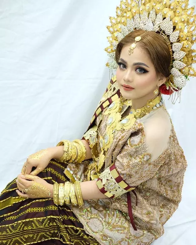 Putri D'Academy kenakan busana adat © Instagram/@da4_putri03