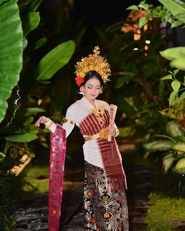 Putri D'Academy kenakan busana adat © Instagram/@da4_putri03