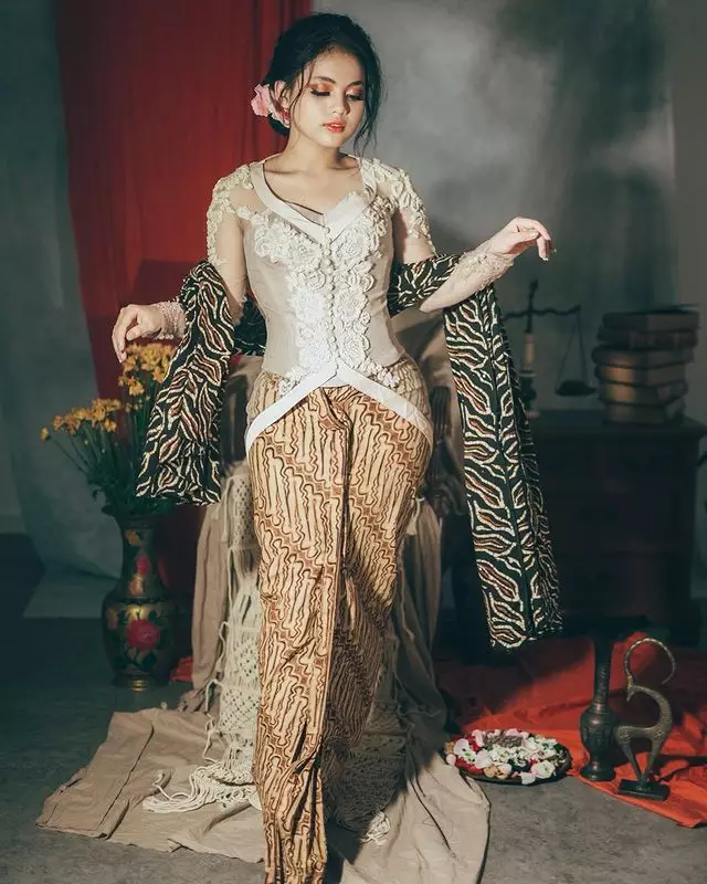 Putri D'Academy kenakan busana adat © Instagram/@da4_putri03