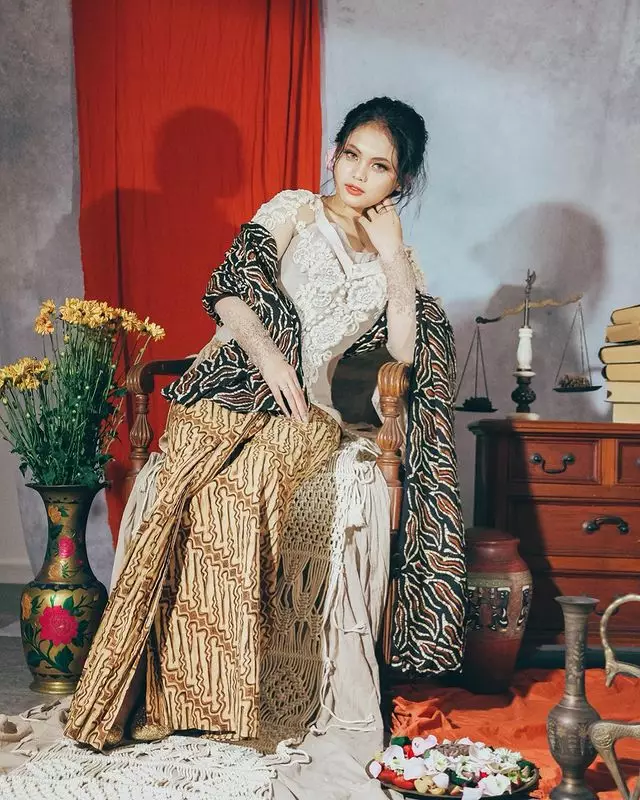 Putri D'Academy kenakan busana adat © Instagram/@da4_putri03